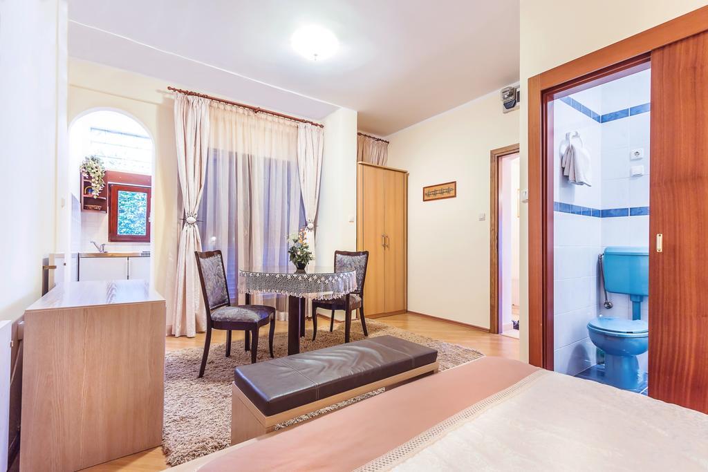 Villa Roses Apartments & Wellness Icici Exterior photo